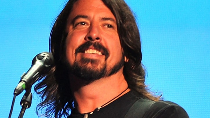 Dave Grohl Drumming on New Queens of the Stone Age Album