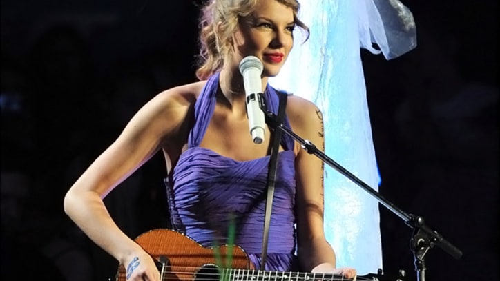 Ukeleles Rock: Little Axes Earn Big Fans, from Eddie Vedder to Taylor Swift