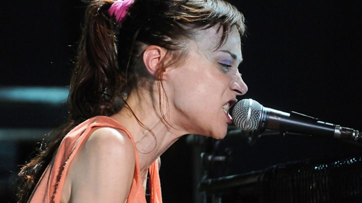 Fiona Apple Cancels South American Tour to Be With Her Dying Dog