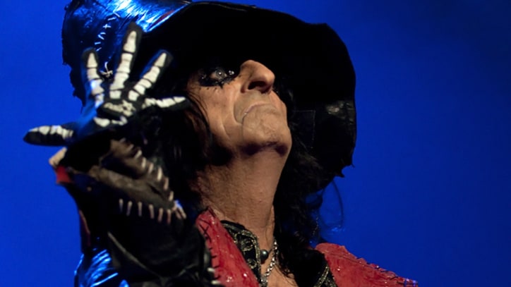 Johnny Depp Joins Alice Cooper Onstage in L.A.