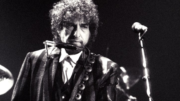 Listless Bob Dylan Turns In Indifferent Show