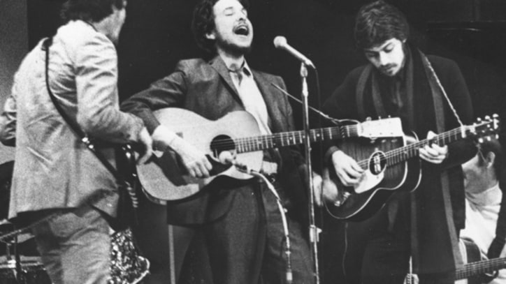 Bob Dylan Turns Up For Woody Guthrie Memorial