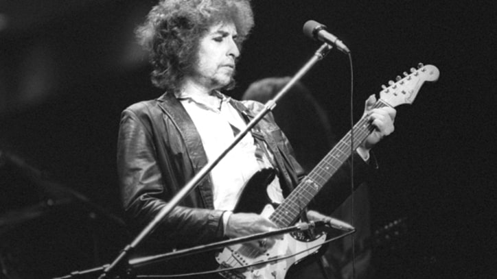 Bob Dylan Takes His Songs to the People