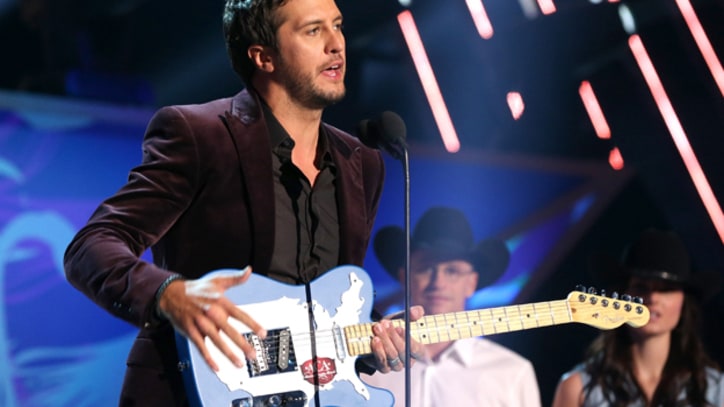 Luke Bryan Wins Nine American Country Awards