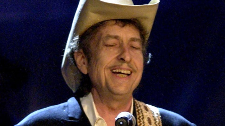 Bob Dylan Hits Arenas, Internet to Support New Album