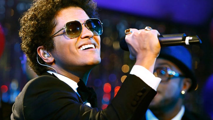 On the Charts: Bruno Mars Aims for Big Week in Slow Season