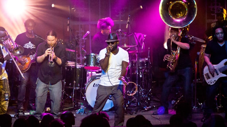 The Roots Throw Down at Jeep Heroes Tailgate