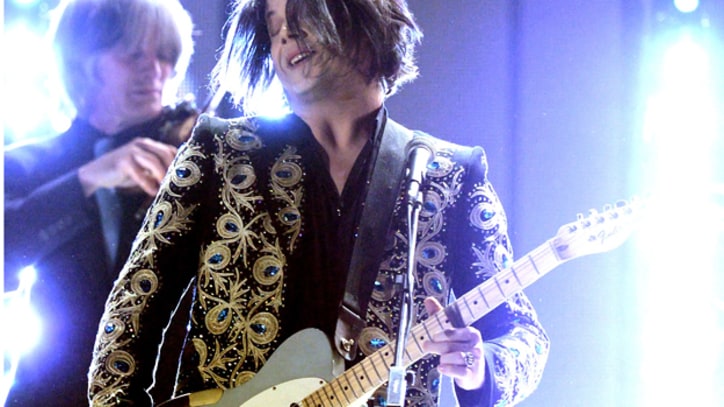Jack White Spreads the Love at Grammys