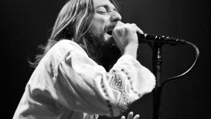 The Black Crowes Cover 'Tonight I'll Be Staying Here with You' – Song Premiere