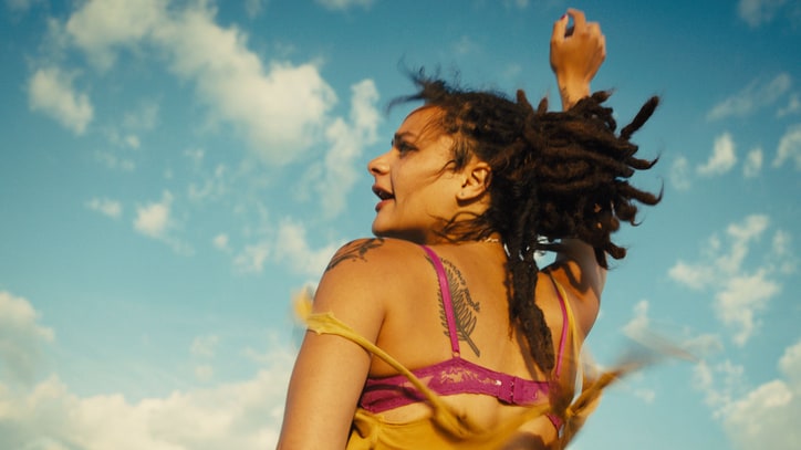 'American Honey' Review: Teens Run Wild, Shia LaBeouf Gets His Comeback