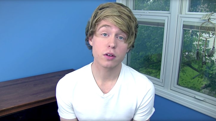 Flashback: Austin Jones Posts Apology for Requesting Videos from Minors