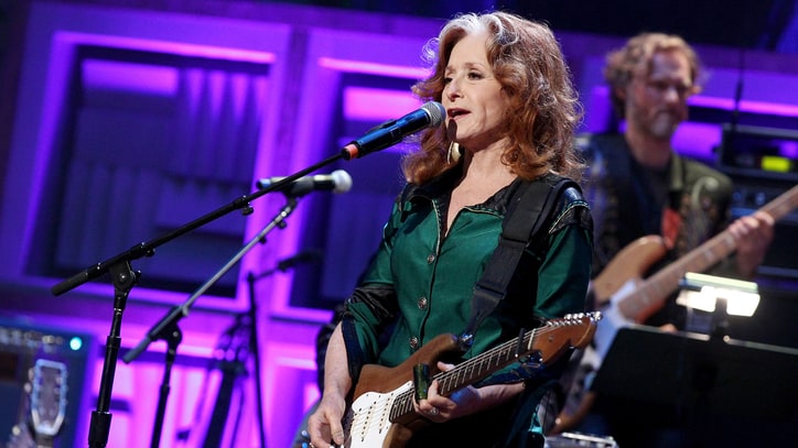 See Bonnie Raitt's Smoky 'The Thrill Is Gone' From 'ACL' Special