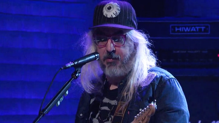 Watch Dinosaur Jr.'s Thundering 'Goin Down' on 'Conan'