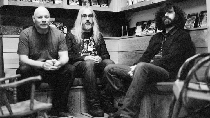 Review: Dinosaur Jr. Maintain Creaky Stride on 'Glimpse'