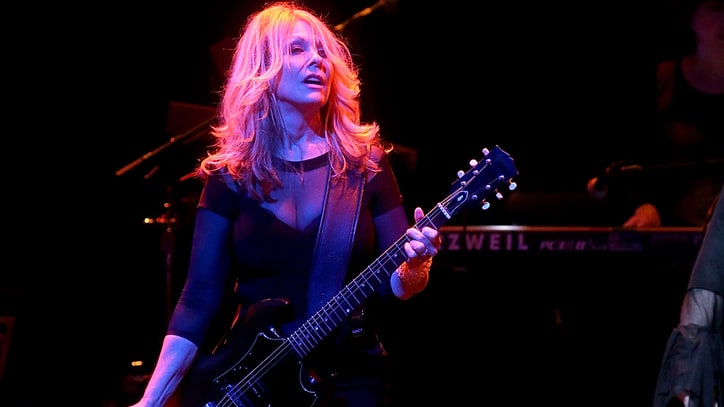 Watch Heart's Nancy Wilson Dedicate 'These Dreams' to Deceased Fan