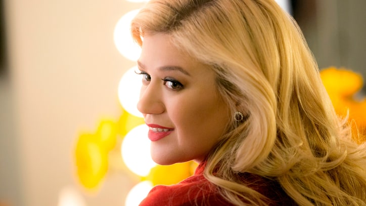 Kelly Clarkson Shuts Down Body Shamer With Four Simple Words