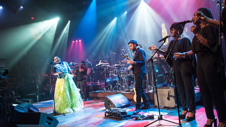 See Lauryn Hill's Showstopping 'Ready or Not' From 'Austin City Limits'