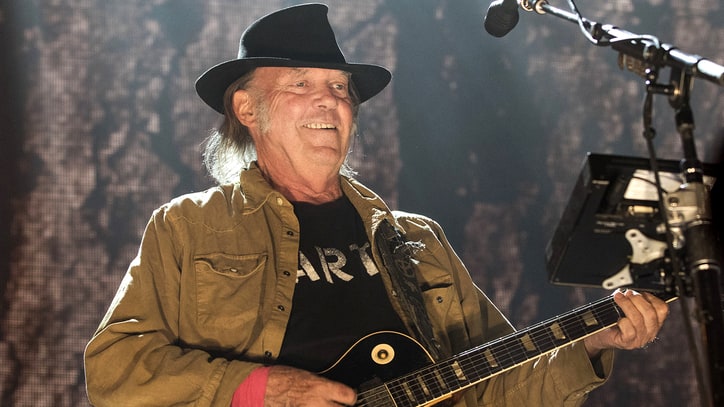 Neil Young Details Lost Acoustic Album 'Hitchhiker'