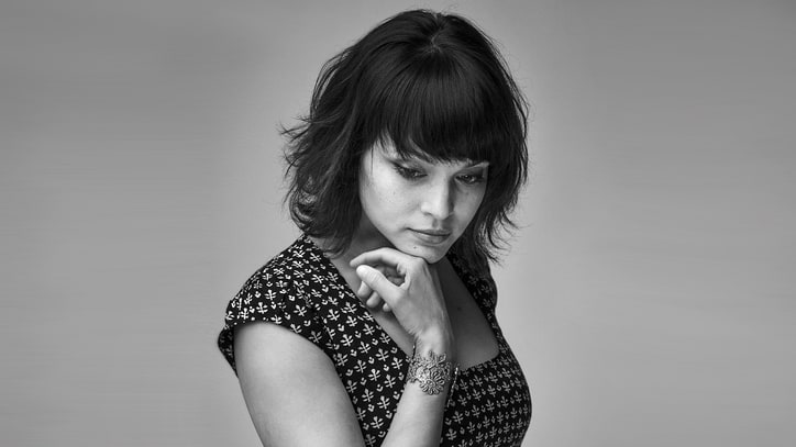 Hear Norah Jones' 'Carry On,' First Single Off New LP 'Day Breaks'
