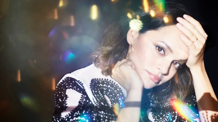 Hear Norah Jones' Powerful, Political 'Flipside'