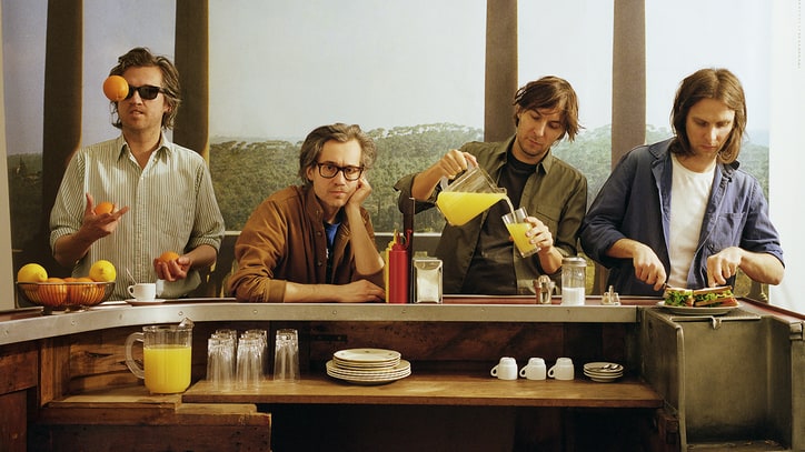 Review: Phoenix Embrace Mellow Seventies Sunshine on 'Ti Amo'