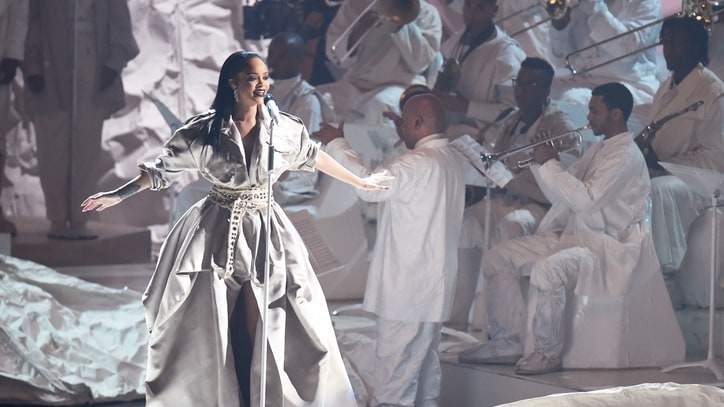Rihanna Salutes Dance, Caribbean Music in Sultry VMA Performances