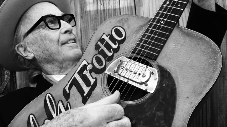 Ry Cooder Previews New LP 'The Prodigal Son' With 'Shrinking Man' Song