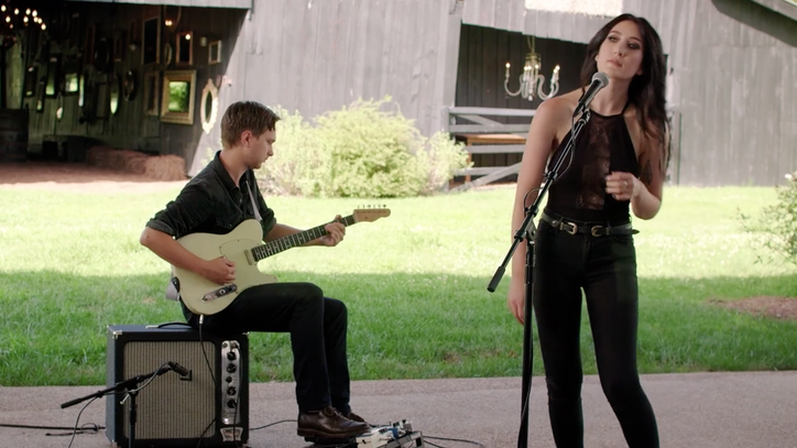 See Aubrie Sellers' Gritty 'Garage Country' in Stripped-Down Performance