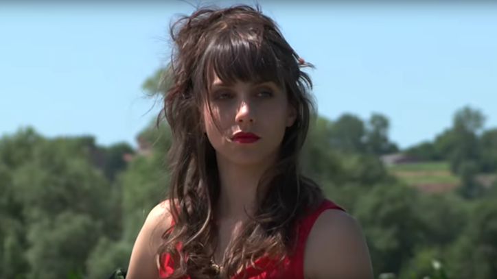 Watch Pixies Prowl for Love in 'Um Chagga Lagga' Video