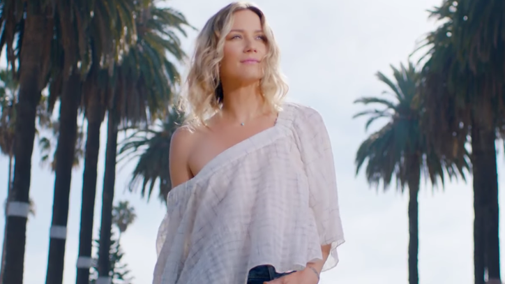 See Jennifer Nettles' Liberating 'Hey Heartbreak' Video