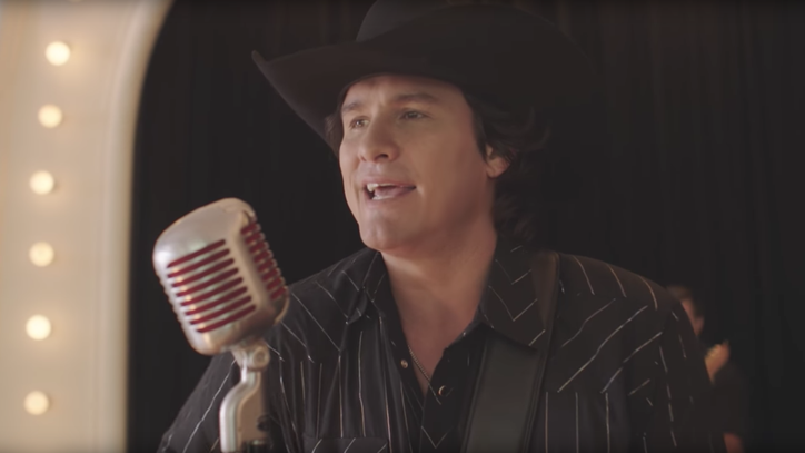 Watch Joe Nichols Sing for Sir Mix-a-Lot in New 'Baby Got Back' Video
