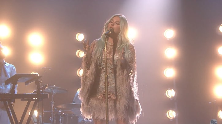 Watch Kesha Perform Poignant 'Praying' on 'Fallon'