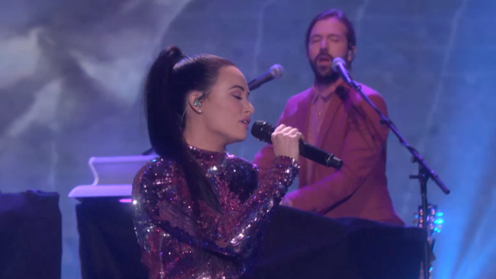 See Kacey Musgraves' Sparkly Disco Performance of 'High Horse' on 'Ellen'