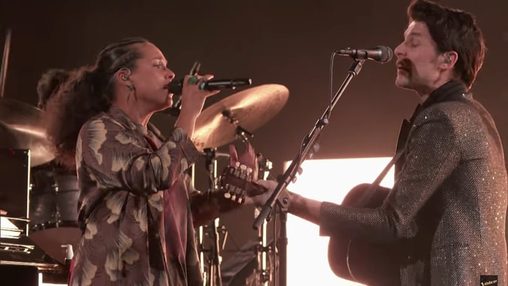 'The Voice': See Alicia Keys Surprise James Bay With 'Us' Duet During Finale