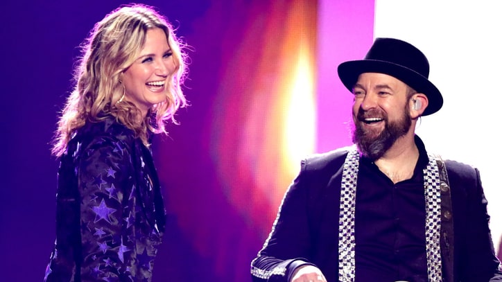 See Sugarland's High-Energy Concert Video for 'Still the Same'