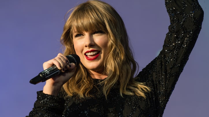 Taylor Swift Gives Speech Celebrating LGBT Pride Month at Chicago Concert