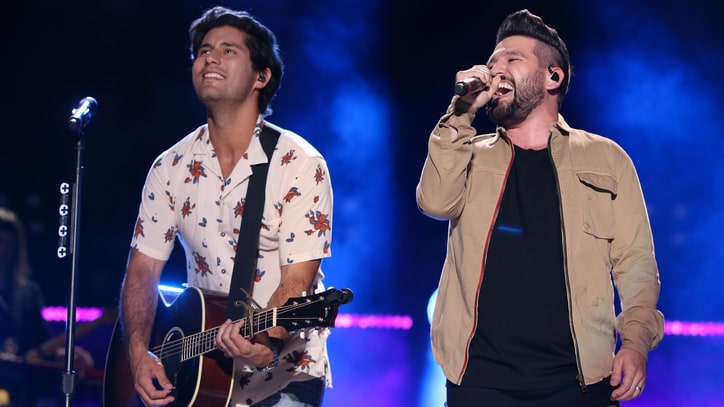 Hear Dan and Shay, Kelly Clarkson's Sweeping Duet 'Keeping Score'