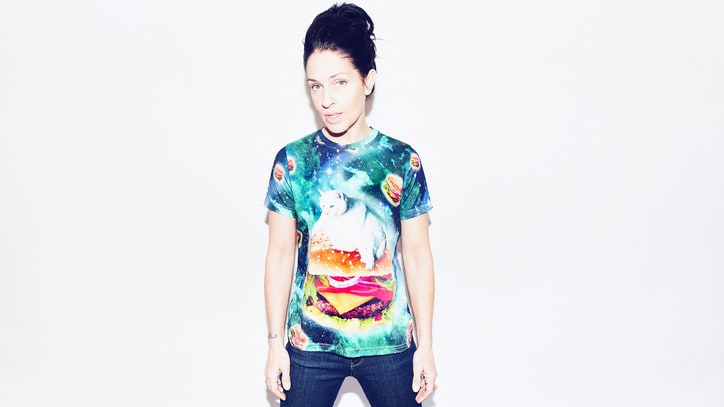 Review: Tracy Bonham Returns to Her Alt-Rock Highpoint With Rebuilt 'Burdens'