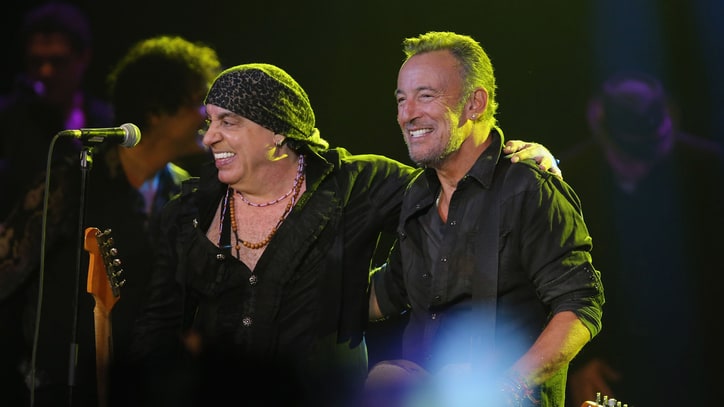 See Bruce Springsteen Surprise Crowd at Steven Van Zandt’s Jersey Show
