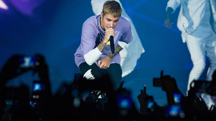 See Justin Bieber's Impromptu Beatles Cover at Toronto Bar Piano