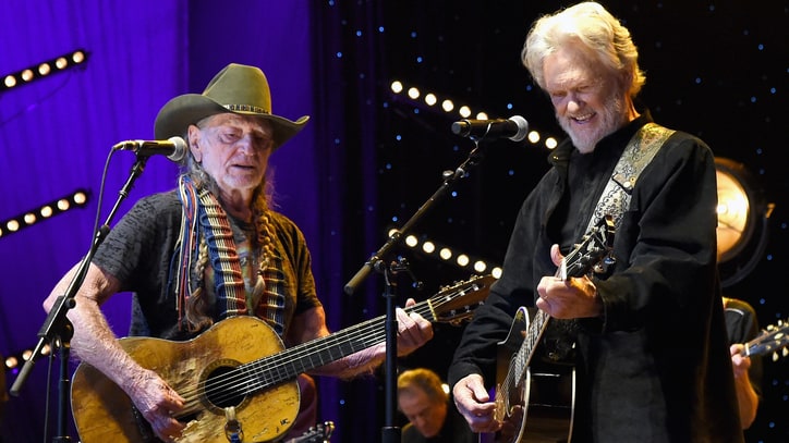 See Willie Nelson, Kris Kristofferson Play Hangover Ode, 'Sunday Mornin' Comin' Down'