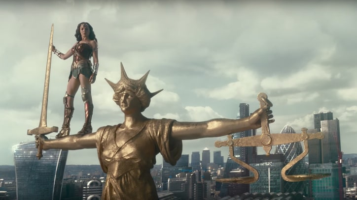 See 'Justice League' Form to Honor Superman in New Trailer