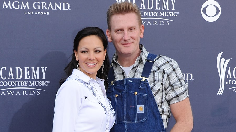 Rory Feek Returns to Tennessee With Daughter Indiana After Wife Joey's Death: Pic