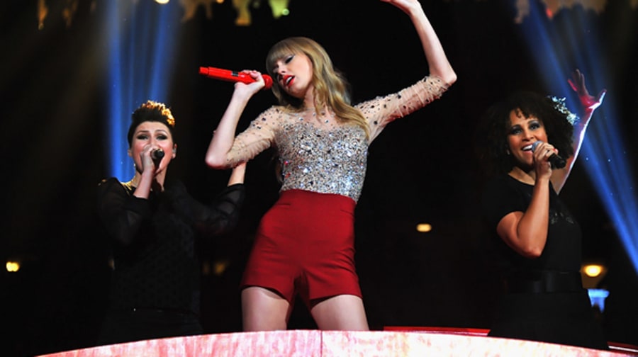 Who Should Win: Taylor Swift