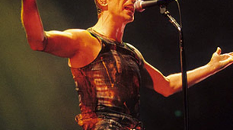 David Bowie Performs After Nine Inch Nails, Playing No Hits