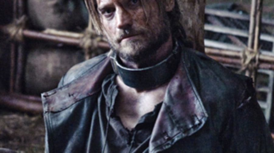 Jaime pushes Bran out the window (Episode 1,