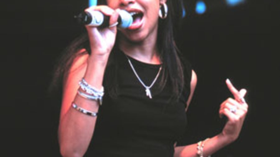1998 Aaliyah trips out with