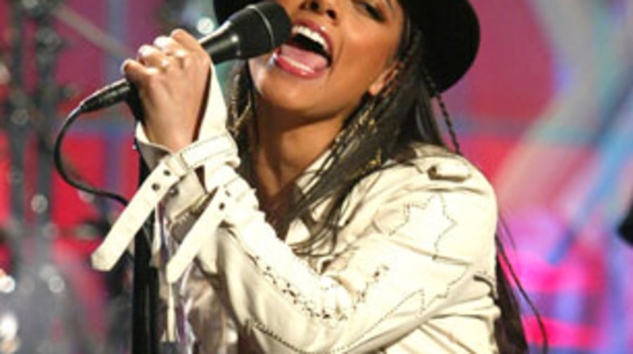 2003 Alicia Keys opens her diary