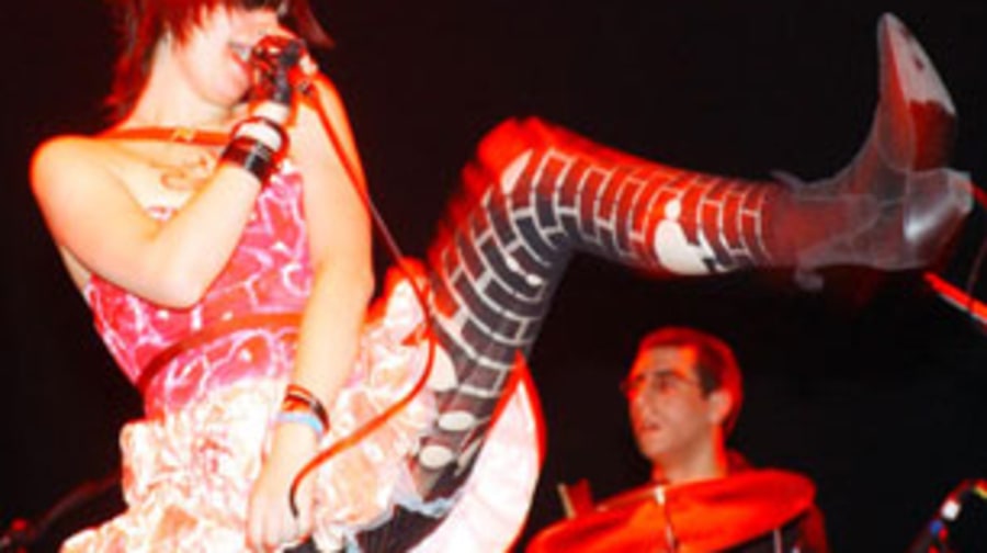 2002 Yeah Yeah Yeahs become an international word-of-mouth sensation