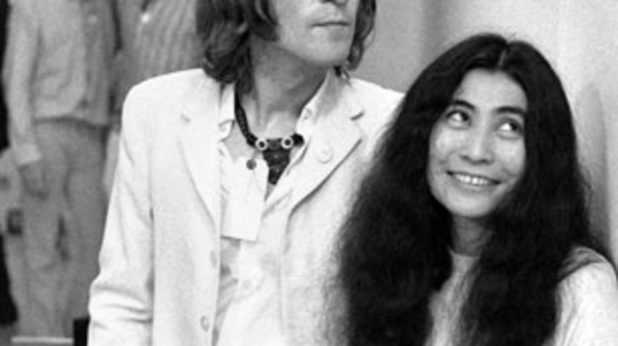 1966 Yoko Ono meets John Lennon at a London art gallery